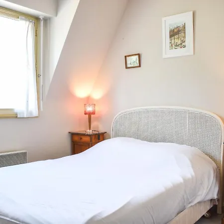 Apartment Marie Antoinette-2 By Interhome Deauville